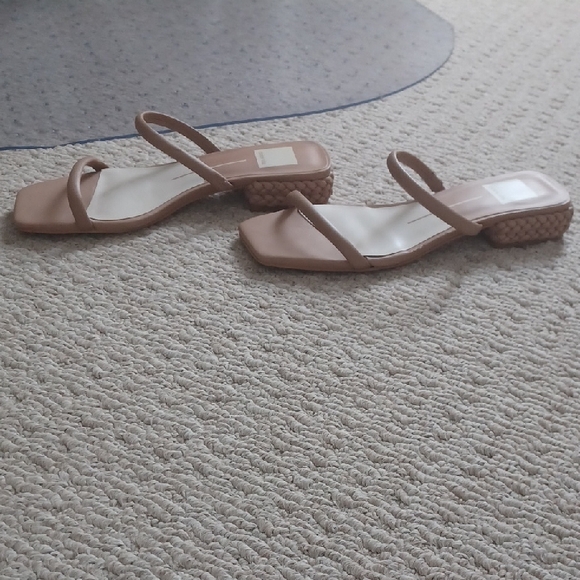 Dolce Vita Women's Tan Sandals - Picture 2 of 4